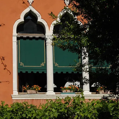 Pensione Accademia - Villa Maravege-3