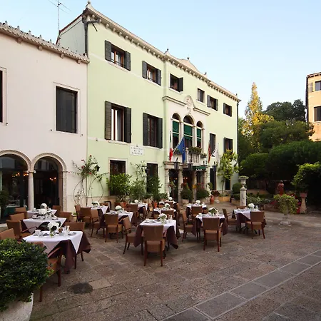 Pensione Accademia - Villa Maravege-2
